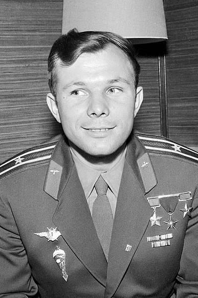 399px-Yuri-Gagarin-1961-Helsinki-crop